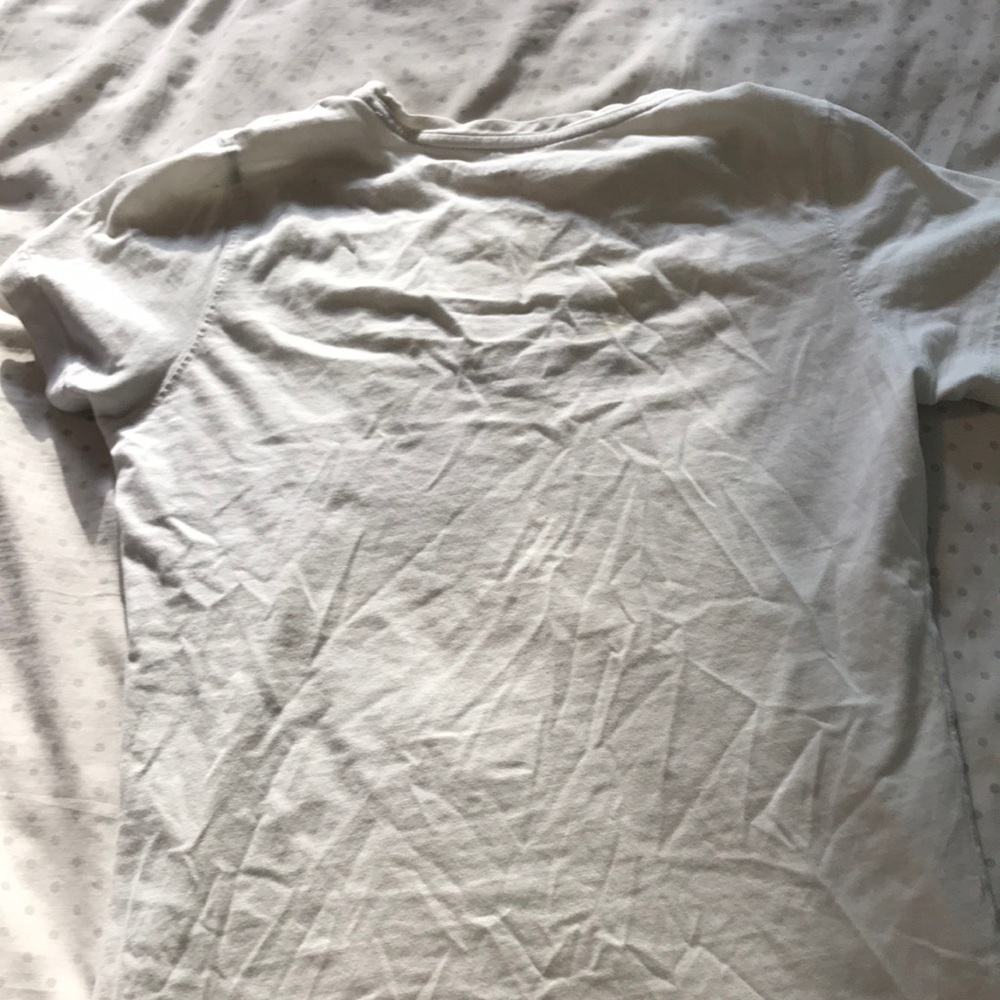 Vineyard Vines T-Shirt with front whale - Picture 2 of 3